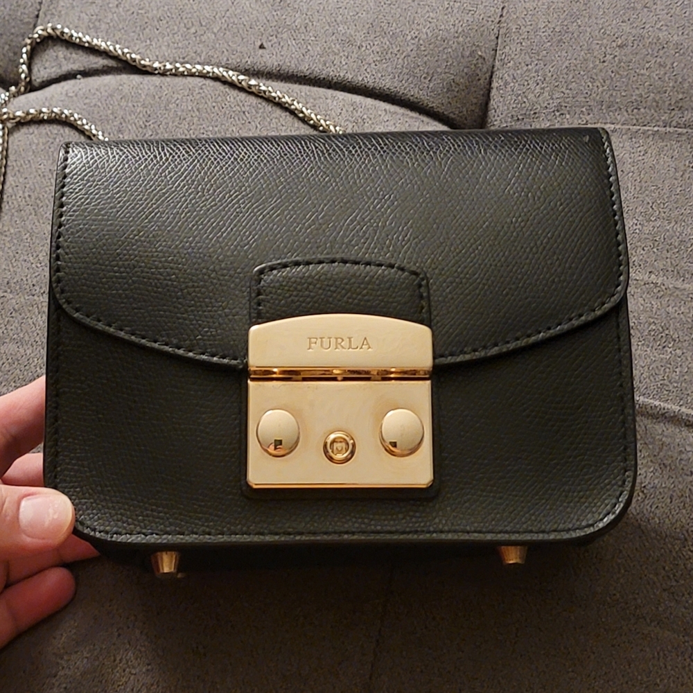 Furla Black Leather Crossbody Bag💥 Like New💥